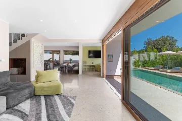 Modern Family Villa with Pool in Pula