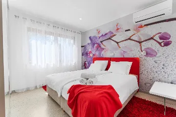 Modern Family Villa with Pool in Pula