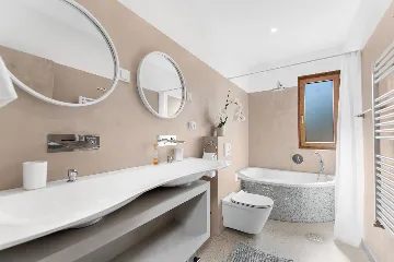 Modern Family Villa with Pool in Pula