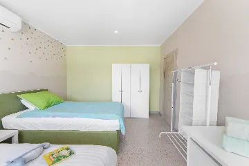 Modern Family Villa with Pool in Pula