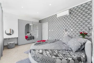 Modern Family Villa with Pool in Pula