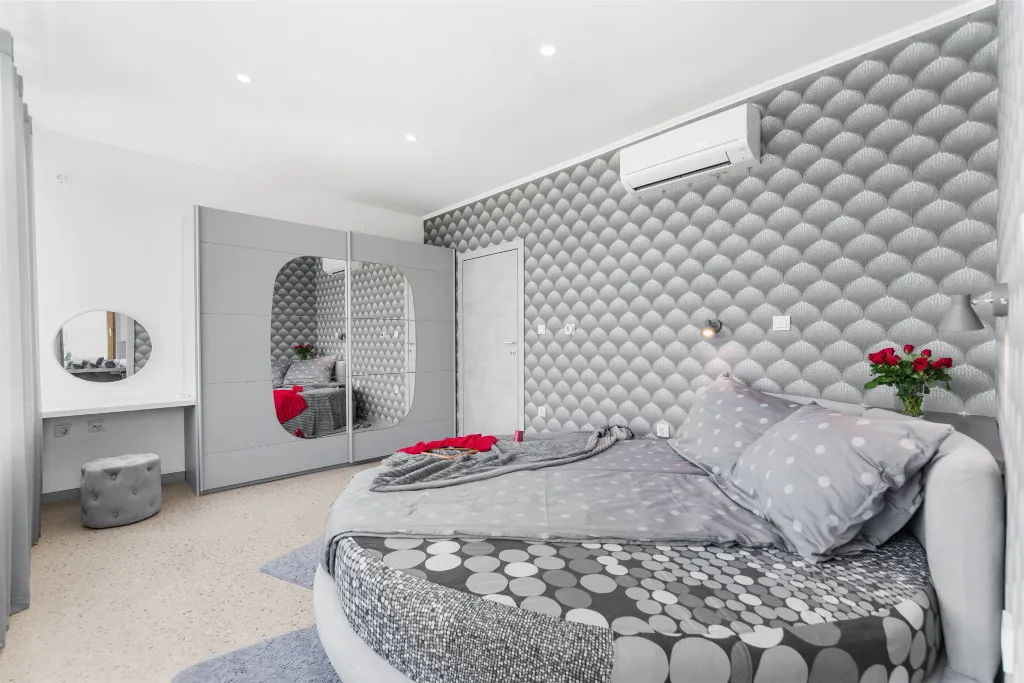 Modern Family Villa with Pool in Pula