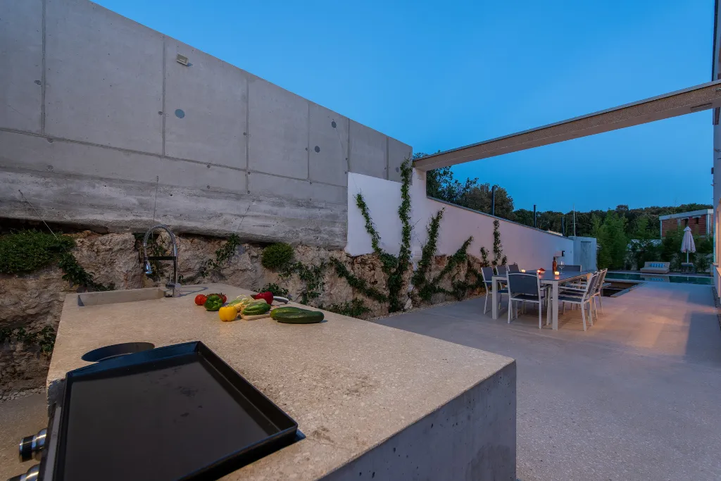 Modern Family Villa with Pool in Pula