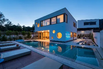 Modern Family Villa with Pool in Pula