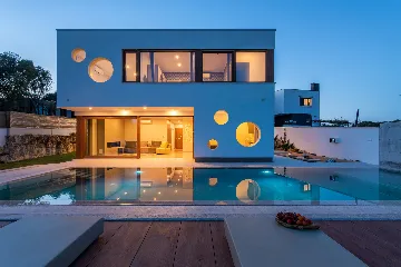 Modern Family Villa with Pool in Pula