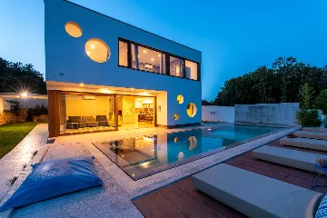 Modern Family Villa with Pool in Pula
