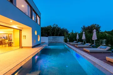 Modern Family Villa with Pool in Pula