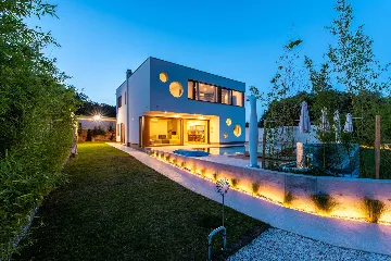 Modern Family Villa with Pool in Pula