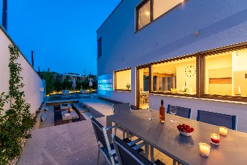 Modern Family Villa with Pool in Pula