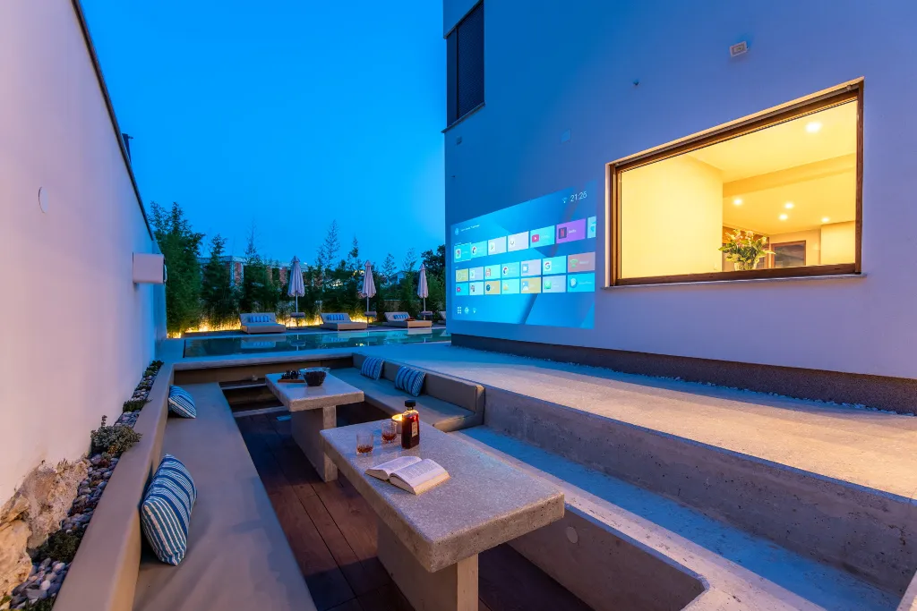 Modern Family Villa with Pool in Pula