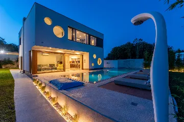 Modern Family Villa with Pool in Pula