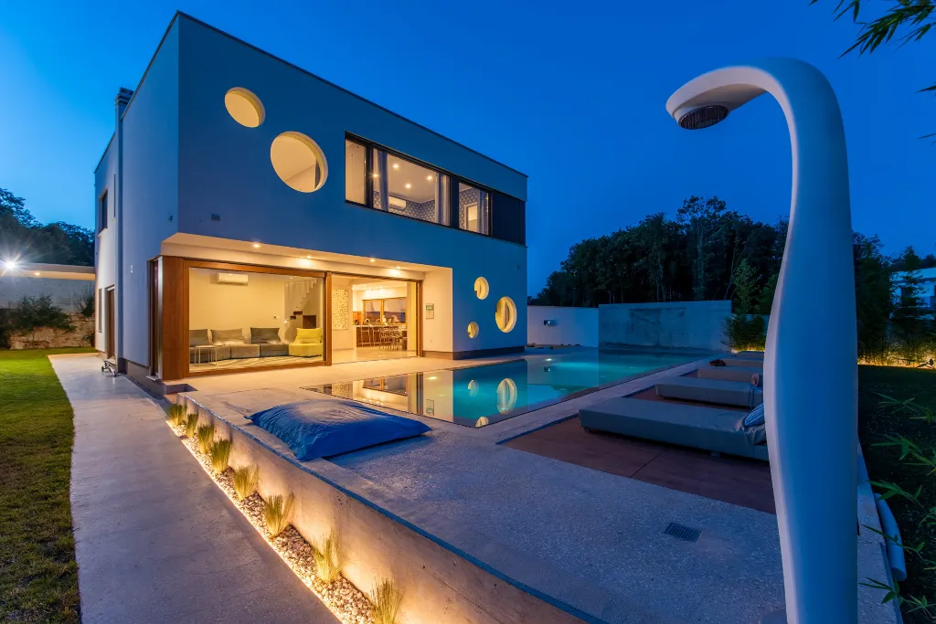Modern Family Villa with Pool in Pula