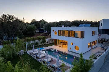 Modern Family Villa with Pool in Pula