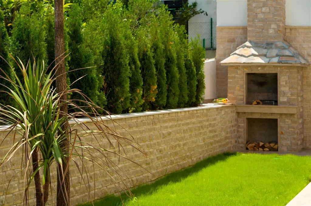 Six-Bedroom Villa with Heated Pool in Okrug Gornji