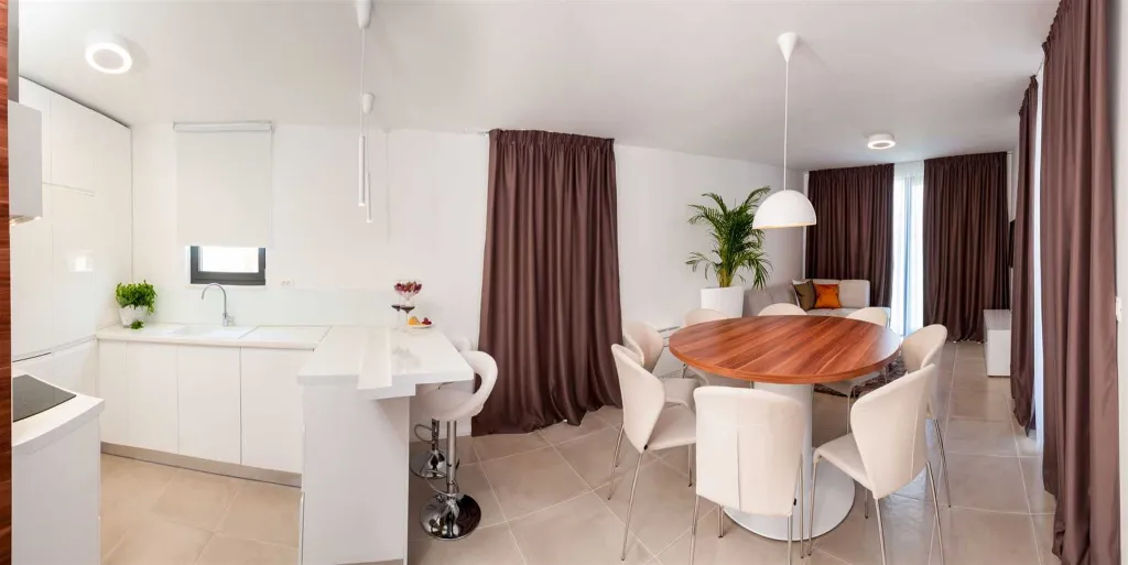 Six-Bedroom Villa with Heated Pool in Okrug Gornji