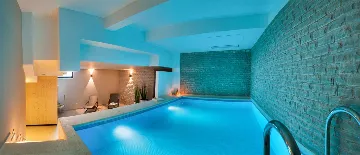 Six-Bedroom Villa with Heated Pool in Okrug Gornji