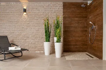 Six-Bedroom Villa with Heated Pool in Okrug Gornji