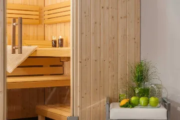 Six-Bedroom Villa with Heated Pool in Okrug Gornji