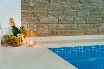 Six-Bedroom Villa with Heated Pool in Okrug Gornji