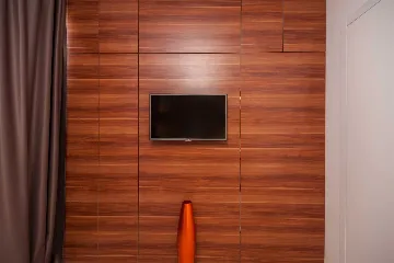 Six-Bedroom Villa with Heated Pool in Okrug Gornji