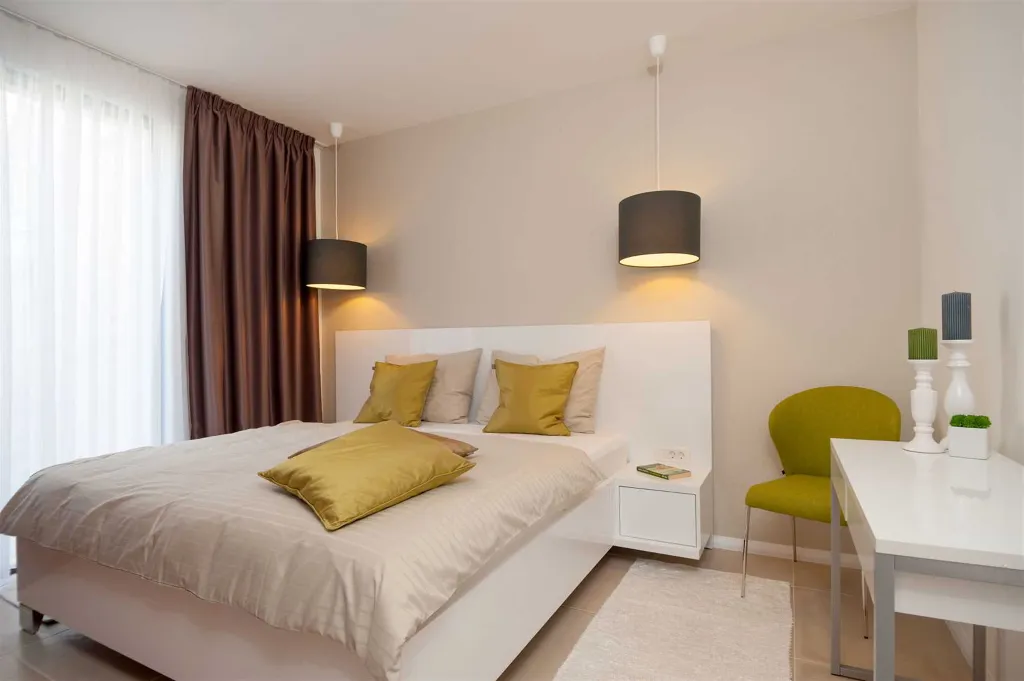 Six-Bedroom Villa with Heated Pool in Okrug Gornji