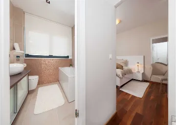 Six-Bedroom Villa with Heated Pool in Okrug Gornji