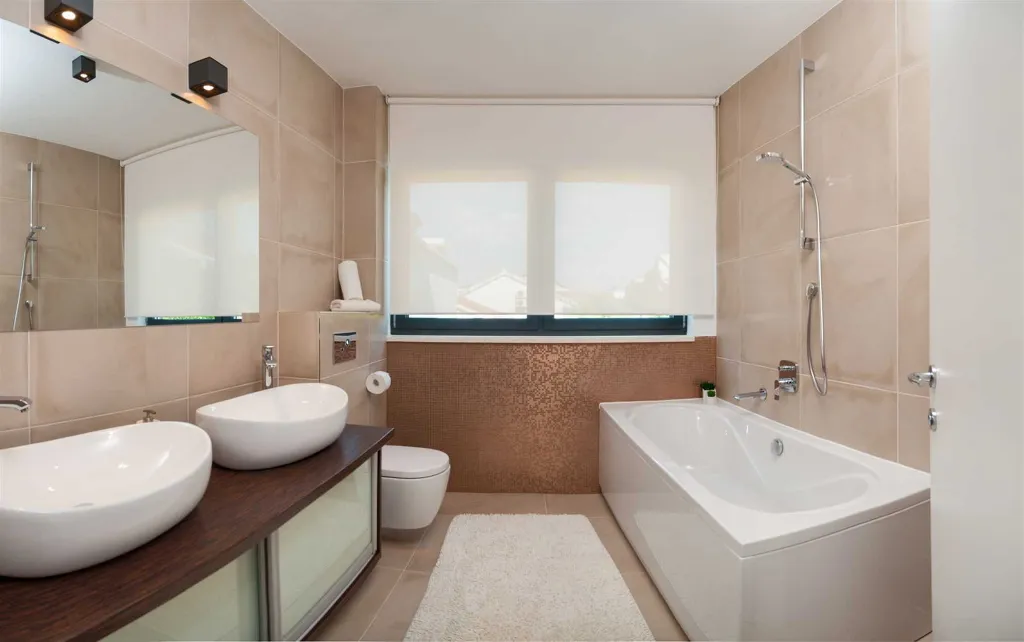 Six-Bedroom Villa with Heated Pool in Okrug Gornji