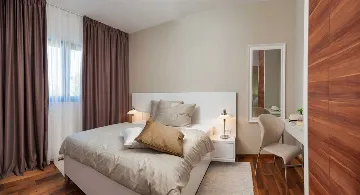 Six-Bedroom Villa with Heated Pool in Okrug Gornji