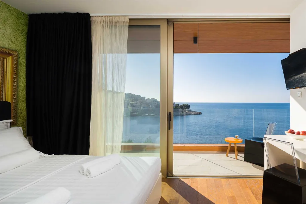 Coastal Retreat Villa with Pool, Primošten