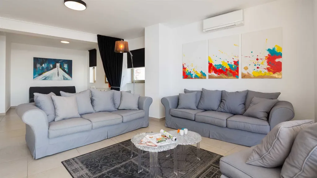Coastal Retreat Villa with Pool, Primošten