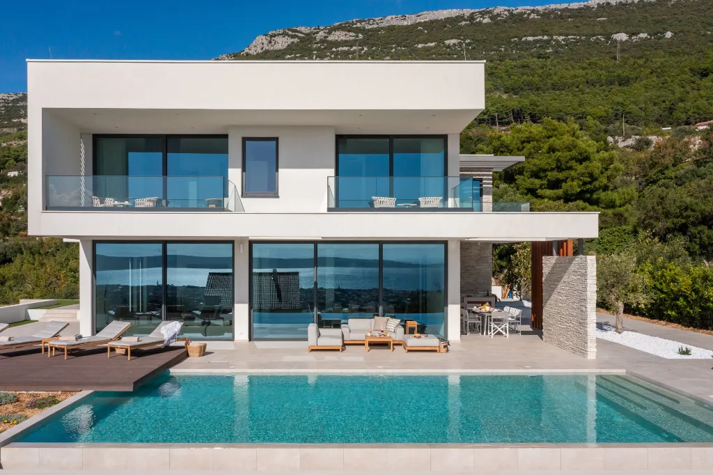 Contemporary 5-Bedroom Villa with Pool in Kaštel Stari