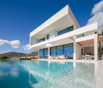 Contemporary 5-Bedroom Villa with Pool in Kaštel Stari