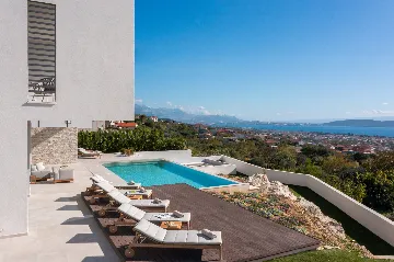 Contemporary 5-Bedroom Villa with Pool in Kaštel Stari