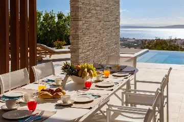 Contemporary 5-Bedroom Villa with Pool in Kaštel Stari