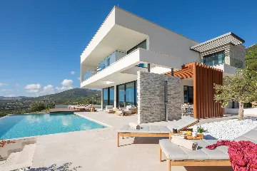 Contemporary 5-Bedroom Villa with Pool in Kaštel Stari