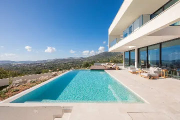 Contemporary 5-Bedroom Villa with Pool in Kaštel Stari