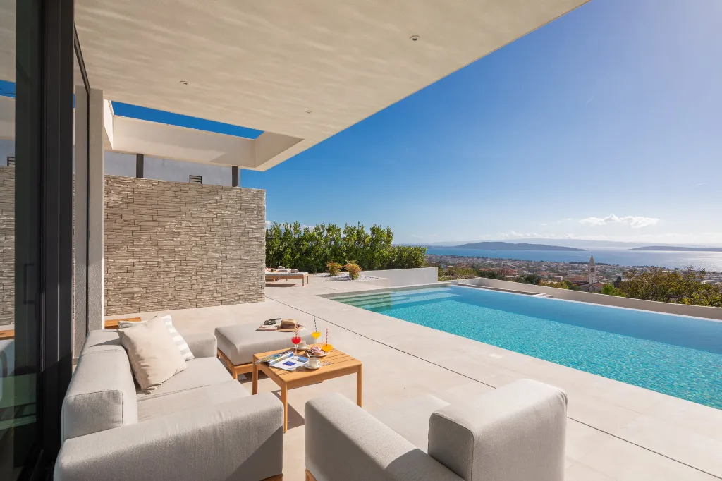 Contemporary 5-Bedroom Villa with Pool in Kaštel Stari