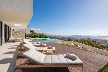 Contemporary 5-Bedroom Villa with Pool in Kaštel Stari