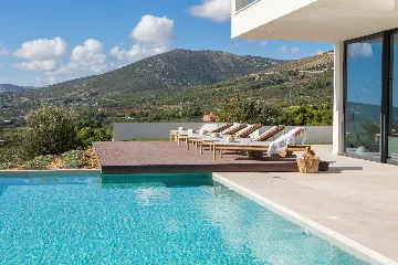 Contemporary 5-Bedroom Villa with Pool in Kaštel Stari