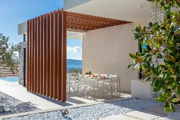 Contemporary 5-Bedroom Villa with Pool in Kaštel Stari