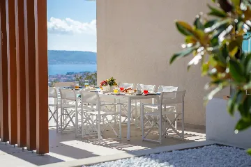 Contemporary 5-Bedroom Villa with Pool in Kaštel Stari