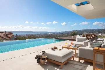 Contemporary 5-Bedroom Villa with Pool in Kaštel Stari