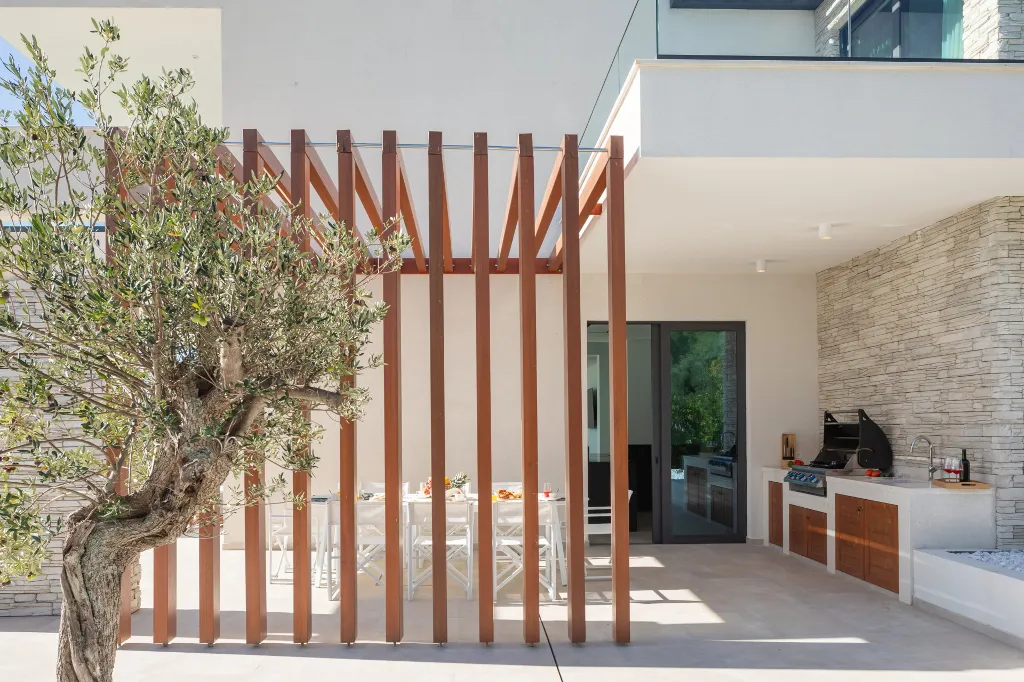 Contemporary 5-Bedroom Villa with Pool in Kaštel Stari