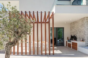 Contemporary 5-Bedroom Villa with Pool in Kaštel Stari