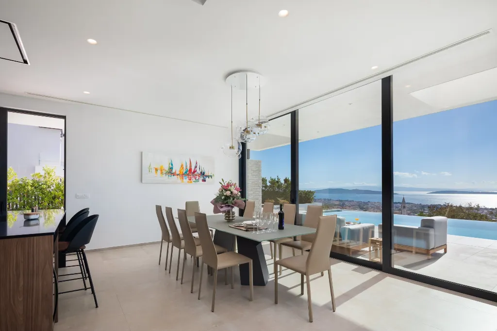Contemporary 5-Bedroom Villa with Pool in Kaštel Stari