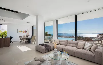 Contemporary 5-Bedroom Villa with Pool in Kaštel Stari