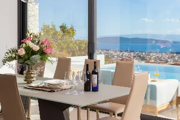 Contemporary 5-Bedroom Villa with Pool in Kaštel Stari
