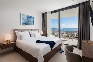 Contemporary 5-Bedroom Villa with Pool in Kaštel Stari