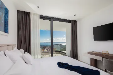 Contemporary 5-Bedroom Villa with Pool in Kaštel Stari