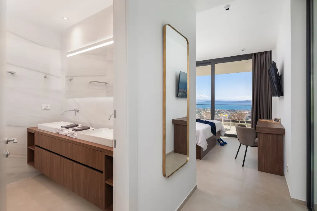 Contemporary 5-Bedroom Villa with Pool in Kaštel Stari